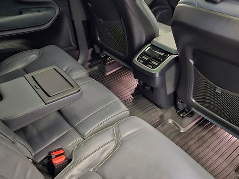 Certified 2024 Volvo XC90 B6 Ultimate w/ Protection Package image 16