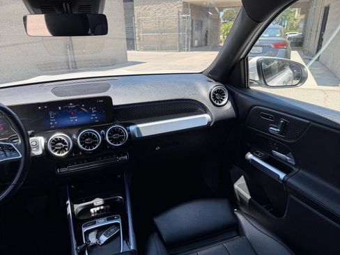 Used 2025 Mercedes-Benz GLB 250 image 38