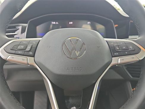 Used 2025 Volkswagen Jetta SE w/ Sunroof Package image 21