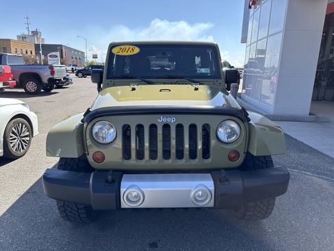 Used 2013 Jeep Wrangler Unlimited Sahara w/ Dual Top Group AWD/4WD image 5