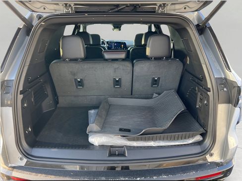 Used 2024 Chevrolet Traverse RS w/ LPO, Floor Liner Package image 31