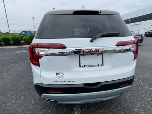 Used 2023 GMC Acadia SLT w/ Technology Package FWD image 2