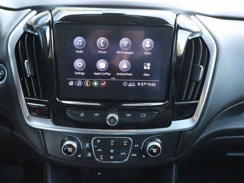 Used 2021 Chevrolet Traverse LT image 9