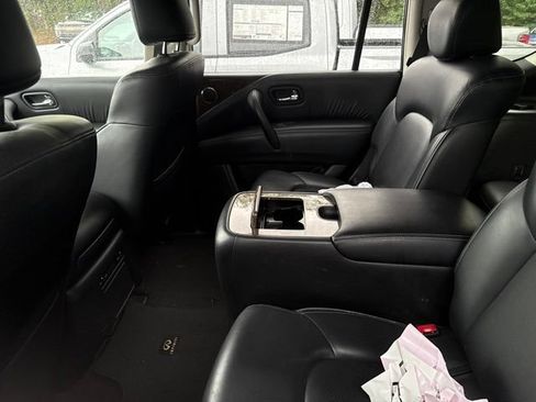 Used 2017 INFINITI QX80 4WD image 3