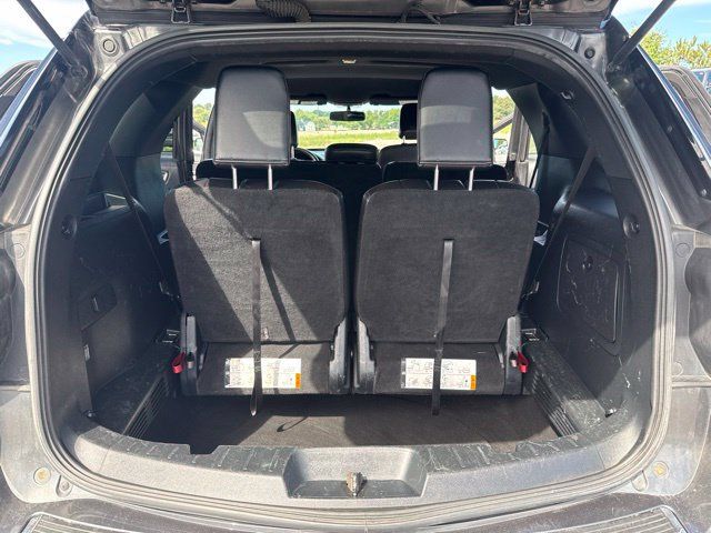 Used 2018 Ford Explorer XLT w/ Equipment Group 202A AWD/4WD image 18