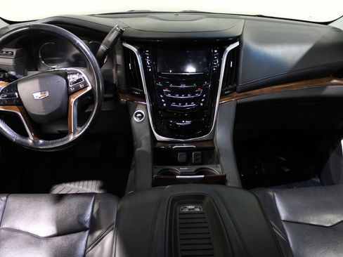 Used 2019 Cadillac Escalade Premium Luxury image 45