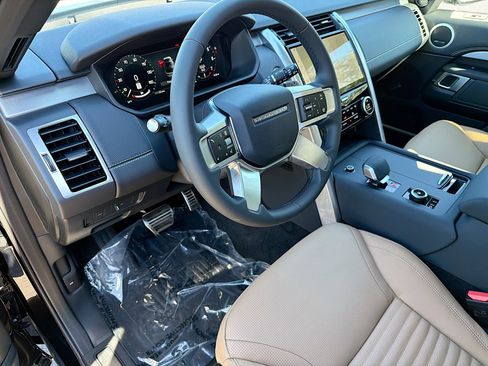 New 2026 Land Rover Discovery Limited Edition image 26