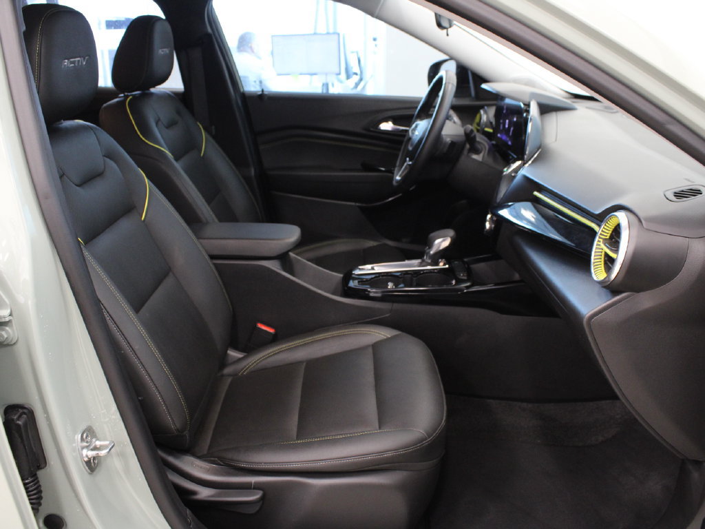 Used 2025 Chevrolet Trax ACTIV w/ Driver Confidence Package FWD image 16