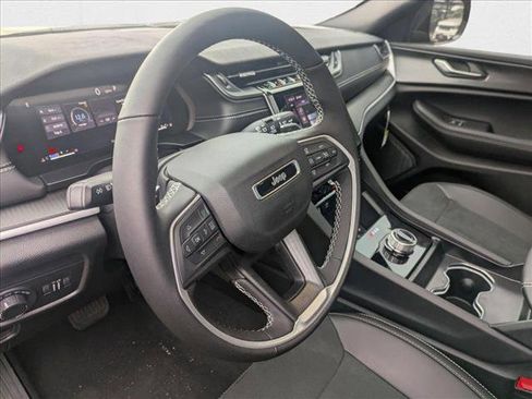 New 2025 Jeep Grand Cherokee L Altitude image 8