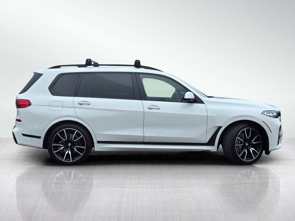 Used 2021 BMW X7 xDrive40i w/ M Sport Package AWD/4WD image 3