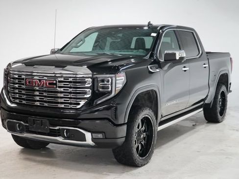 Used 2025 GMC Sierra 1500 Denali w/ Denali Reserve Package AWD/4WD image 3