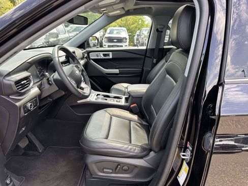 Used 2023 Ford Explorer XLT w/ Equipment Group 202A AWD/4WD image 12