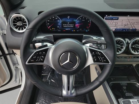 Certified 2025 Mercedes-Benz GLB 250 image 17