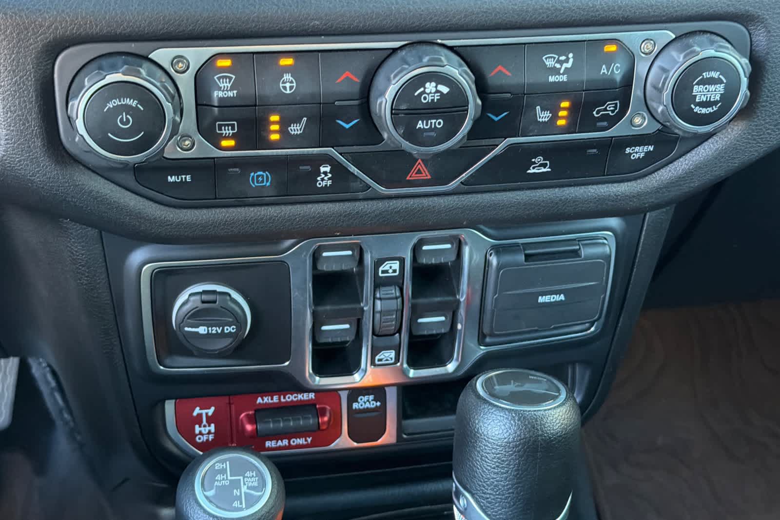 Used 2024 Jeep Wrangler Unlimited AWD/4WD image 22