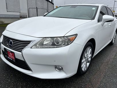 Used 2013 Lexus ES 300h w/ Luxury Pkg
