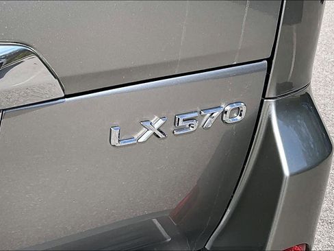 Used 2021 Lexus LX 570 4WD w/ Luxury Package image 34