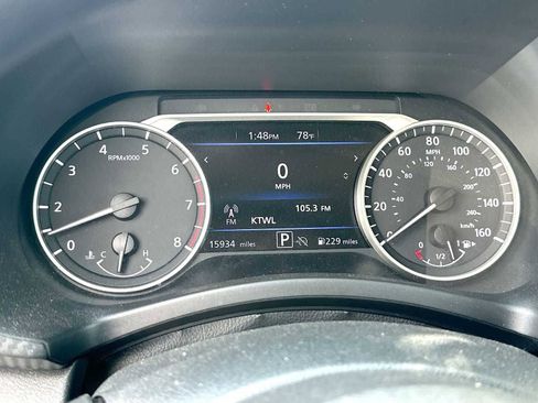 Used 2025 Nissan Sentra SV image 19