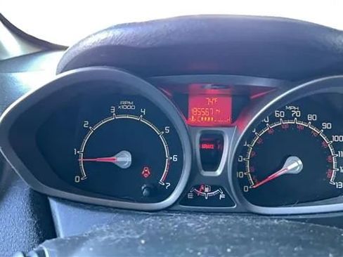 Used 2013 Ford Fiesta SE image 7