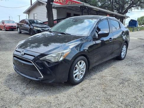 Used 2017 Toyota Yaris iA FWD image 3
