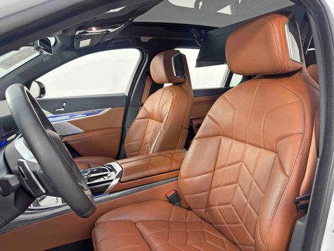 Used 2023 BMW 760i xDrive image 49