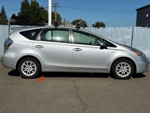 Used 2013 Toyota Prius V Two FWD image 6
