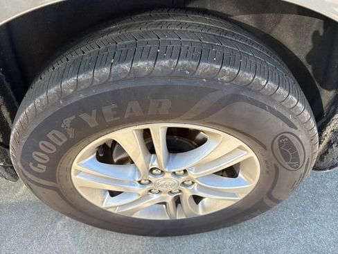 Used 2018 Buick Enclave Essence AWD/4WD image 6