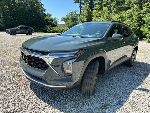 New 2026 Chevrolet Trax LT w/ LT Convenience Package FWD image 4