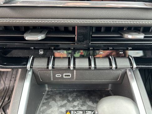 Used 2024 Chevrolet Colorado LT w/ LT Convenience Package II AWD/4WD image 16