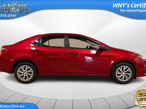 Used 2018 Toyota Corolla LE FWD image 4