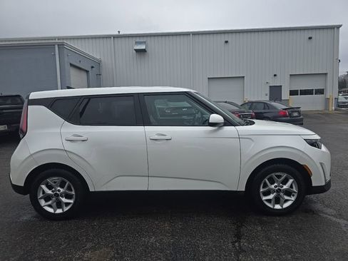 Used 2023 Kia Soul LX w/ LX Technology Package image 9
