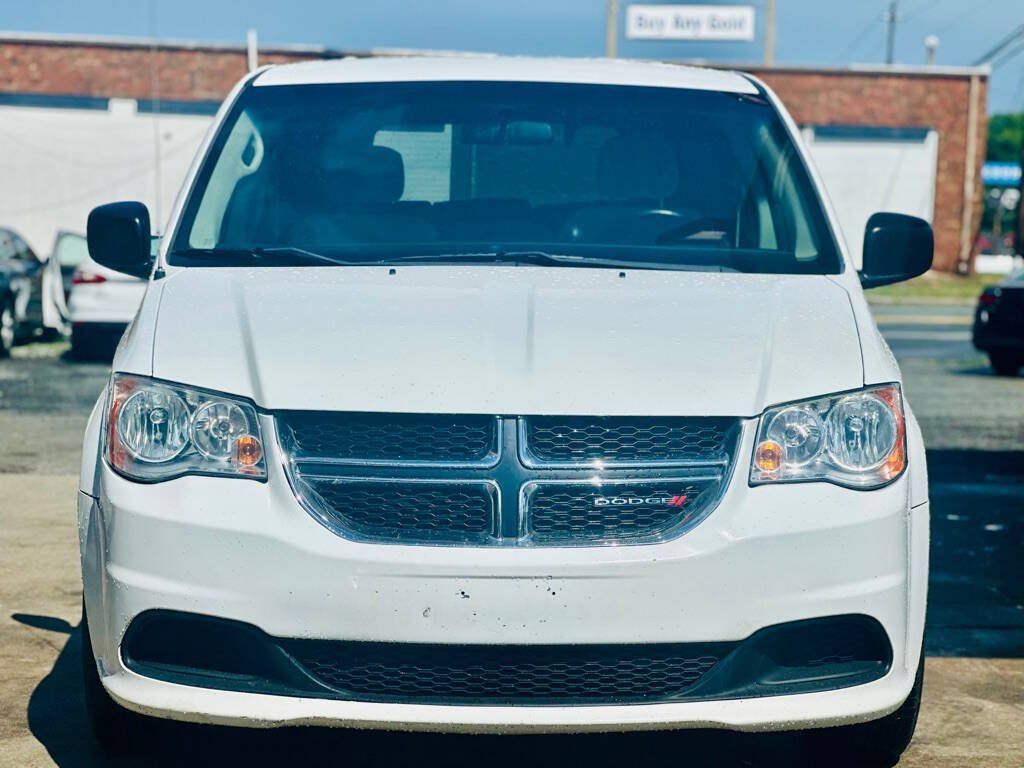 Used 2016 Dodge Grand Caravan SE w/ Quick Order Package 29E SE FWD image 2