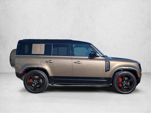 Certified 2025 Land Rover Defender 110 X AWD/4WD image 4