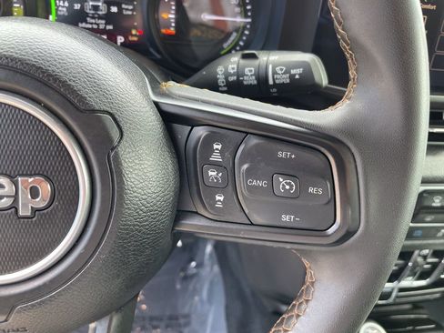 Used 2024 Jeep Wrangler Unlimited image 14