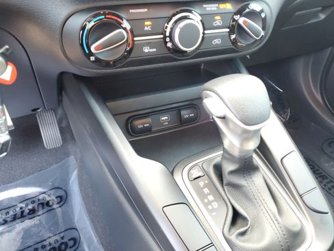 Used 2025 Kia Soul LX w/ LX Technology Package image 22