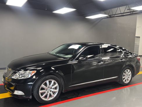 Used 2009 Lexus LS 460 AWD w/ Comfort Seating Pkg image 2