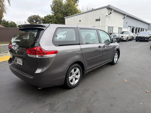 Used 2014 Toyota Sienna L image 47