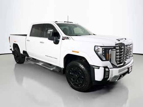Used 2025 GMC Sierra 2500 Denali w/ Denali Reserve Package image 4