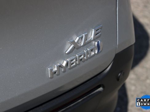 Used 2023 Toyota Sienna XLE image 40