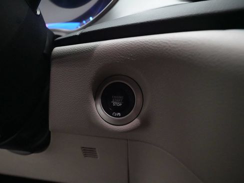 Used 2024 Chrysler Pacifica Touring-L FWD image 31