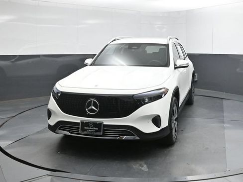 Used 2025 Mercedes-Benz EQB 300 4MATIC image 22