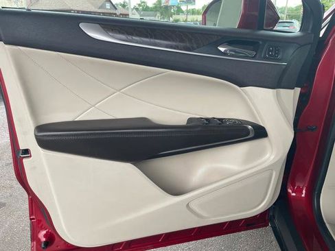 Used 2019 Lincoln MKC Reserve w/ MKC Climate Package AWD/4WD image 9