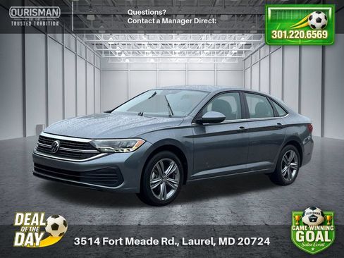 Used 2024 Volkswagen Jetta SE FWD image 2