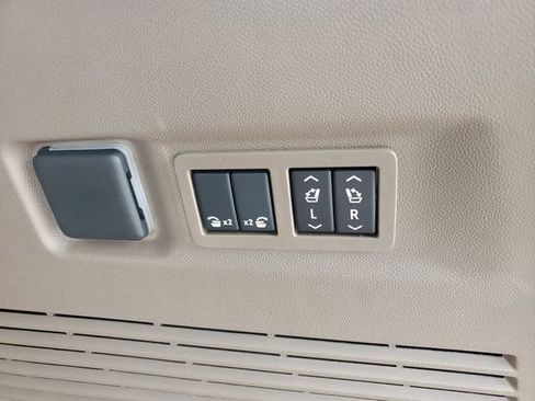 New 2026 GMC Yukon XL Denali w/ Denali Reserve Package image 32