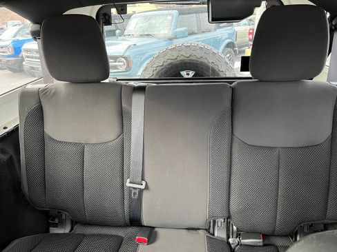 Used 2017 Jeep Wrangler Unlimited Sport image 11