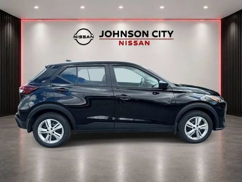 Used 2025 Nissan Kicks Play S FWD image 3