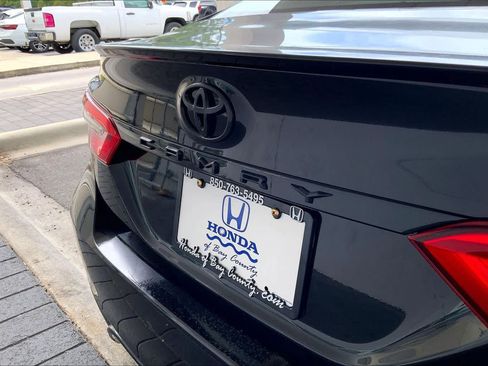 Used 2018 Toyota Camry SE w/ Moonroof Package FWD image 10