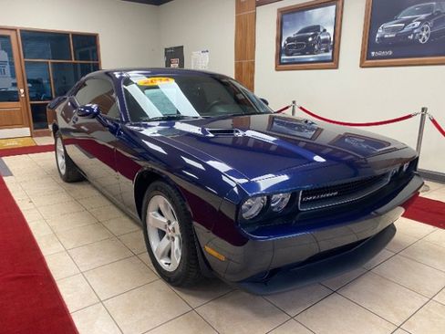 Used 2014 Dodge Challenger SXT image 5