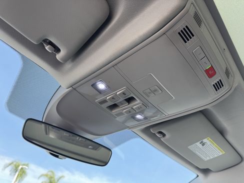 Used 2023 Volkswagen Taos SE w/ Panoramic Sunroof Package FWD image 30