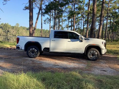 New 2025 GMC Sierra 2500 Denali Ultimate image 4