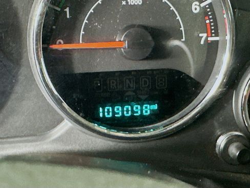 Used 2017 Jeep Wrangler Unlimited Sahara w/ Connectivity Group image 17